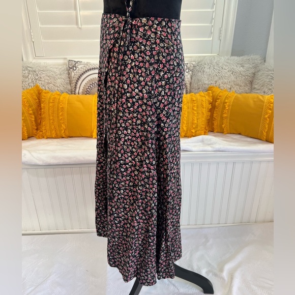 Vintage Y2K Floral Wrap Skirt Black Pin - Picture 8 of 11